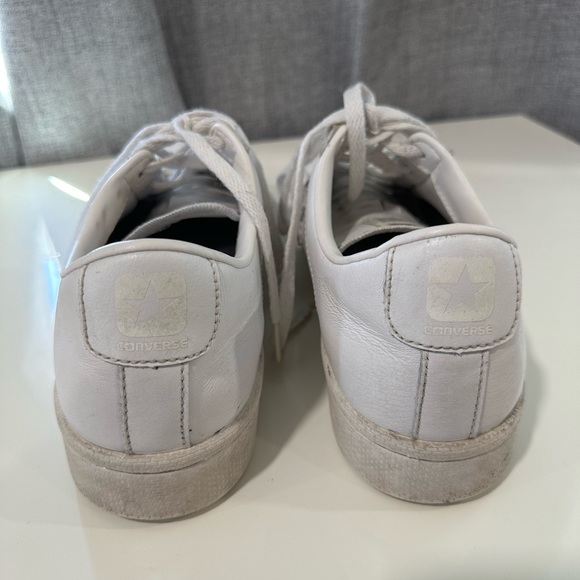 Men’s white converse sneakers. Size 10   Pre owned - Picture 3 of 12